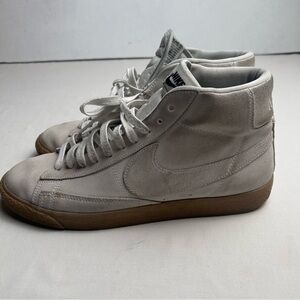 Nike Sneakers in Suede Light Grey Tan